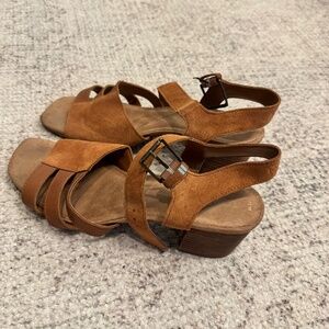 TOMS Suede & Leather Strappy Block Heel Sandals – Tan/Cognac – Size 10